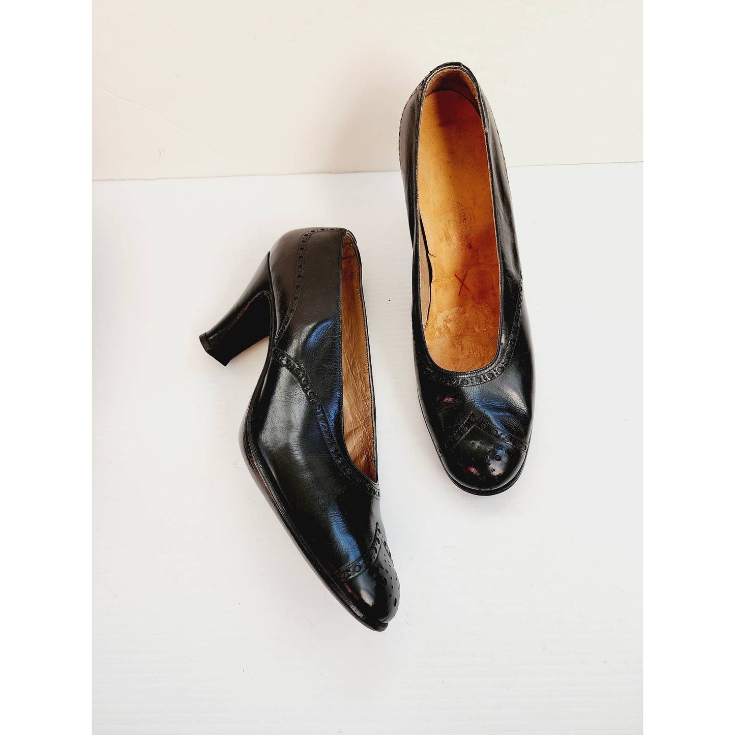 Vintage 30s Shoes Black Leather Pumps Brogueing Letang Chicago Size 6