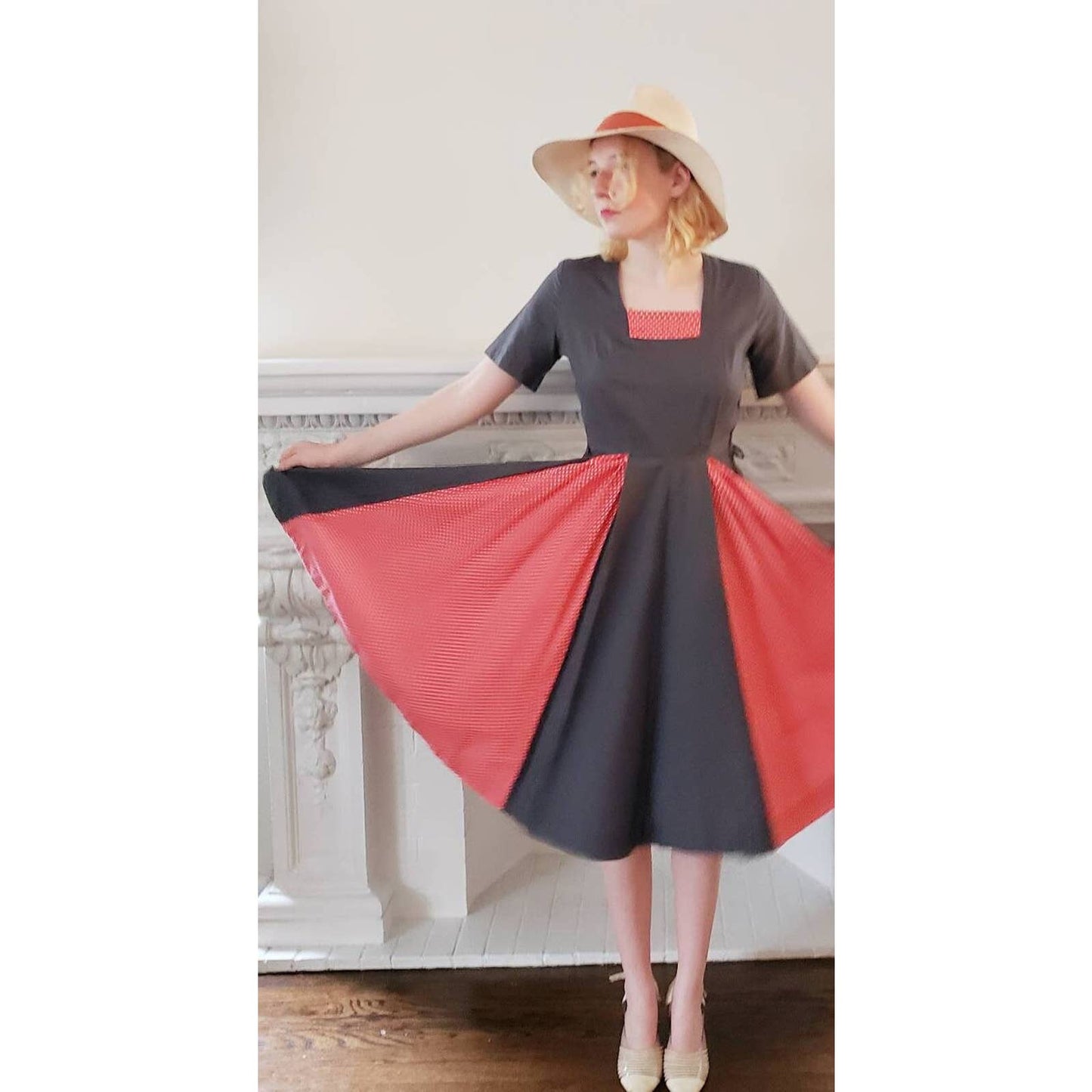 Vintage 50s Cotton Print Dress Gray Red Polka Dot Short Sleeves Circle Skirt