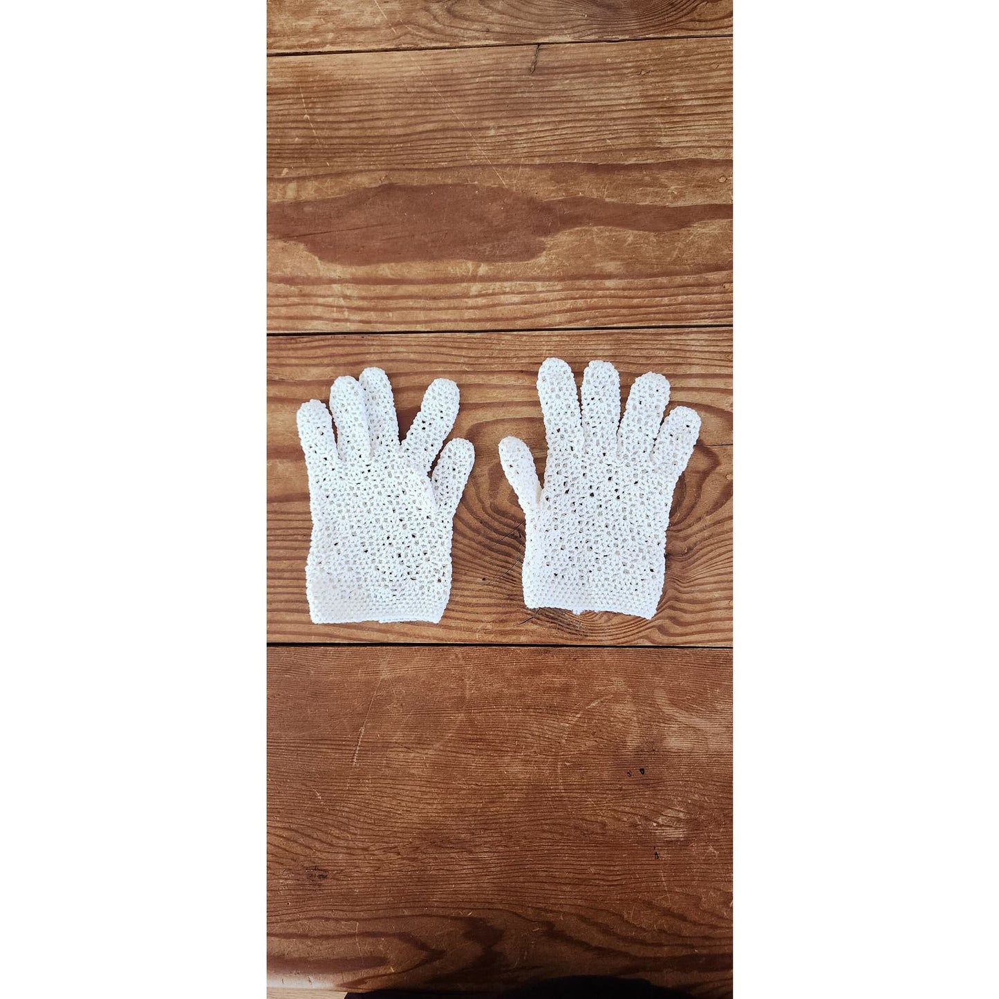 Vintage Ladies Gloves in Ivory Crochet Lace Stretchy