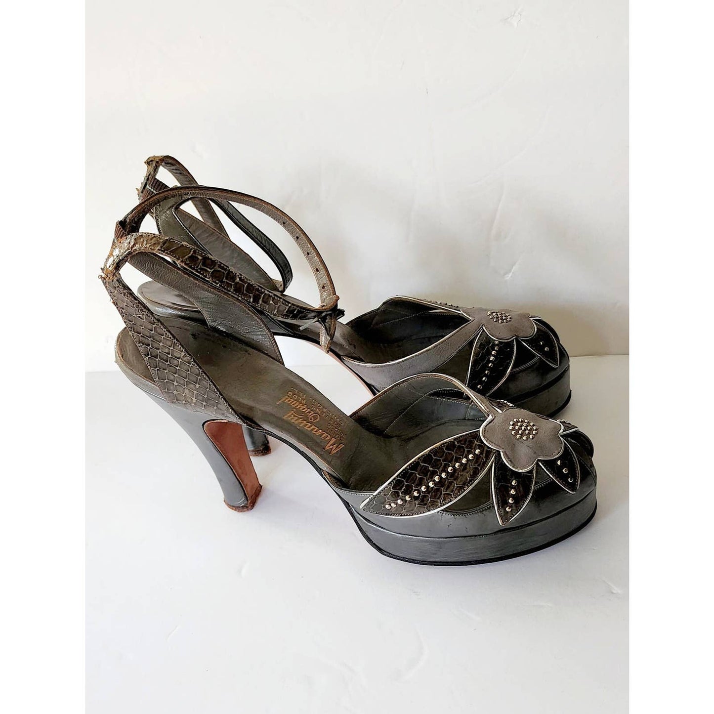 Vintage 40s High Heel Platform Shoes Maryjanes Gray Silver Floral Manning Original