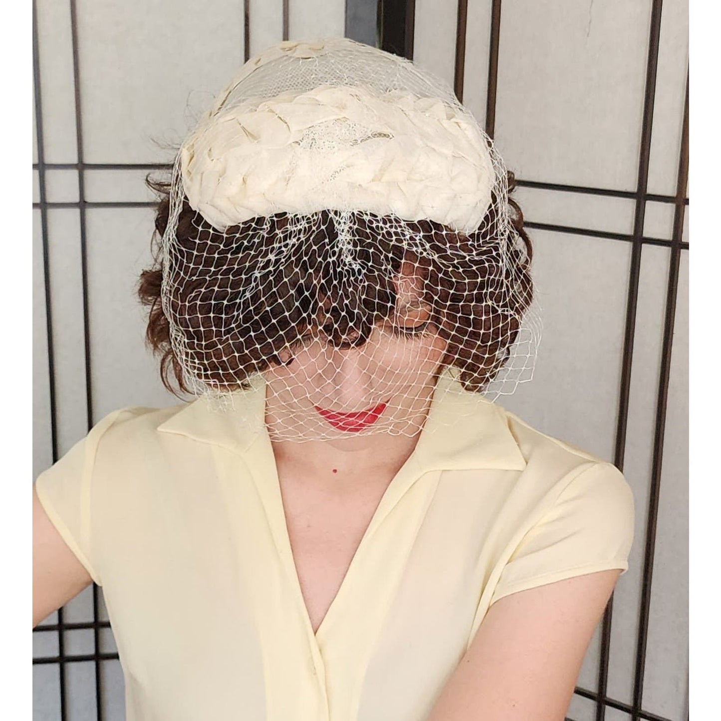Vintage 50s Ivory Close Hat w/Ruched Ribbon & Netting
