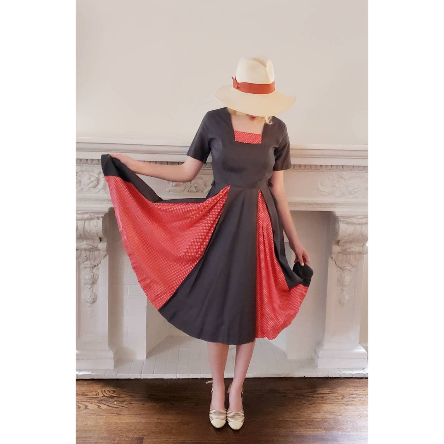 Vintage 50s Cotton Print Dress Gray Red Polka Dot Short Sleeves Circle Skirt