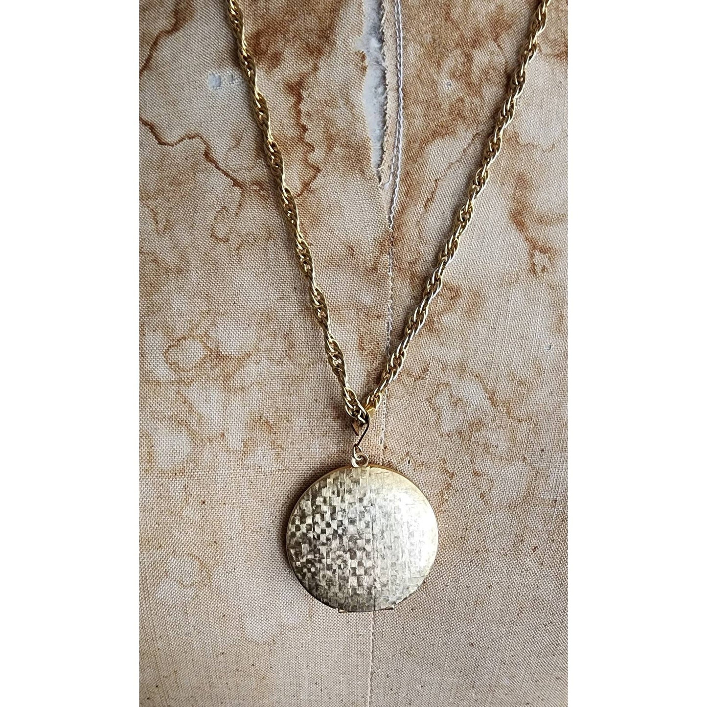 60s Enamel Locket Pendant Necklace Gold Chain Green Floral