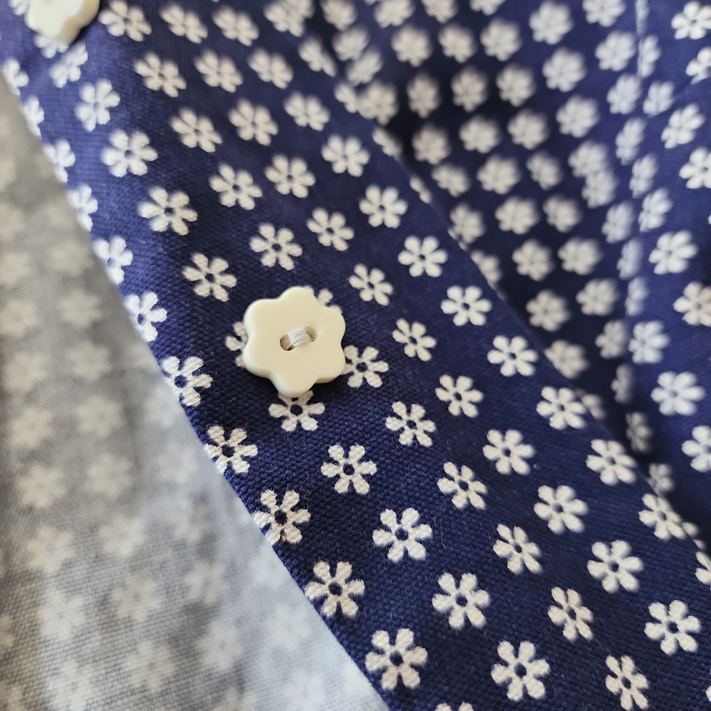 70s Summer Crop Top Button Down / Sleeveless Shirt in Navy Blue w/White Flowers
