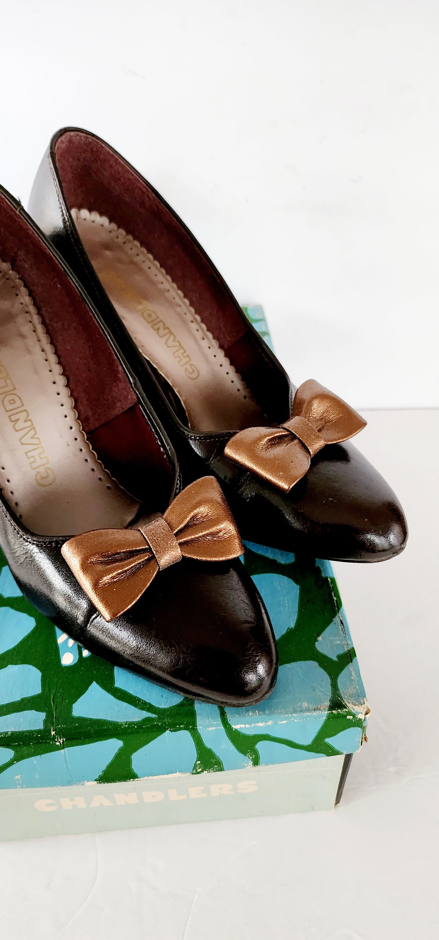 80s Brown Leather Pumps High Heels with Bow Clips by Chandlers Size 7 / Vegan / Original Box