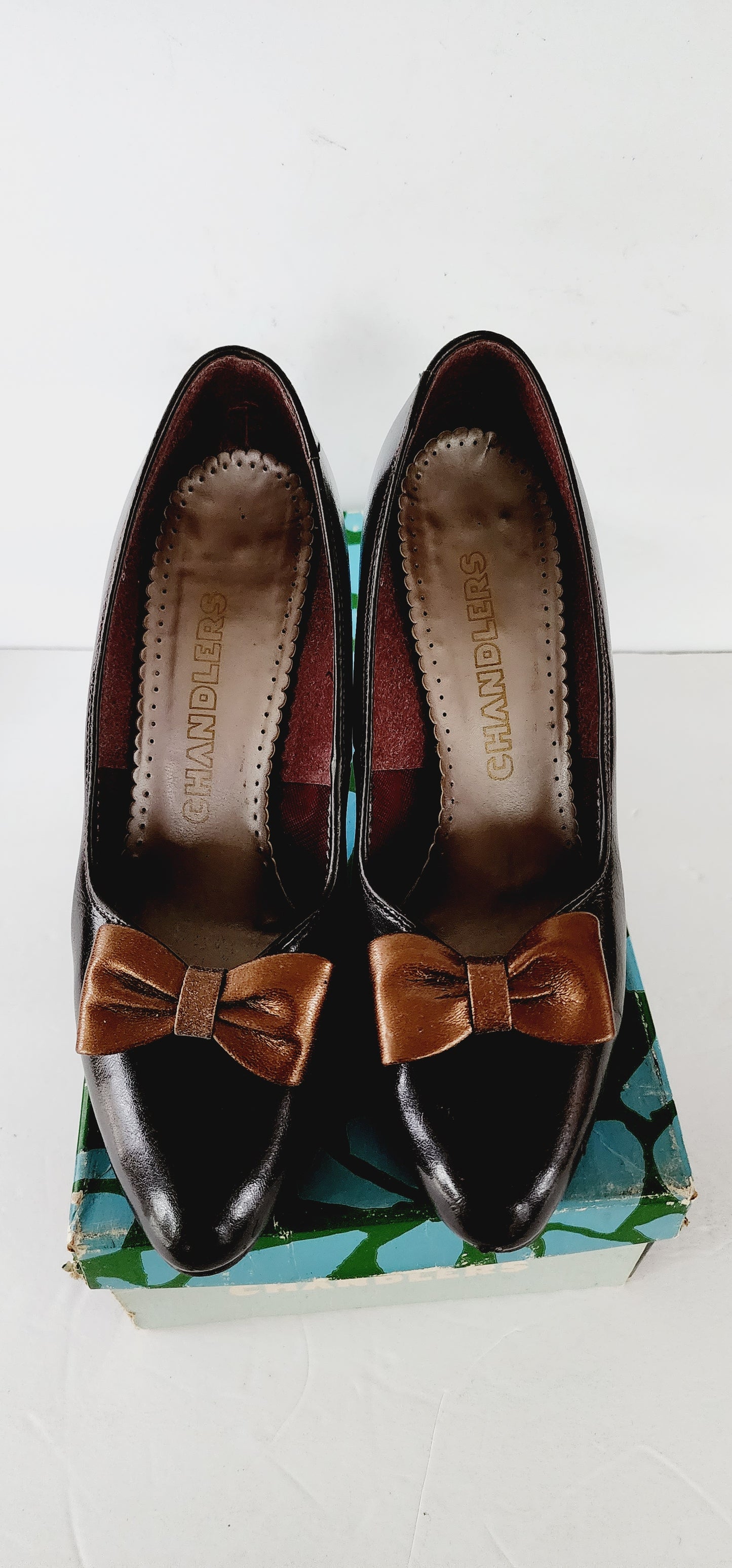 80s Brown Leather Pumps High Heels with Bow Clips by Chandlers Size 7 / Vegan / Original Box