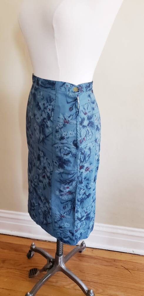 1950s Blue Floral Pattern Skirt / Midcentury Pencil Skirt In Cotton Print / S