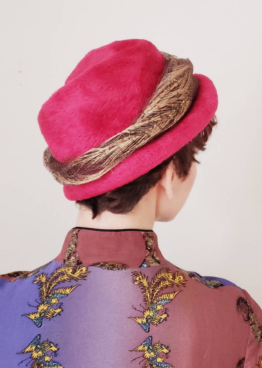 Vintage 1950s Bes-Ben Hat / Designer 50s Fuschia Pink Raspberry Red Wool Felt Hat with Gold Feather Trim