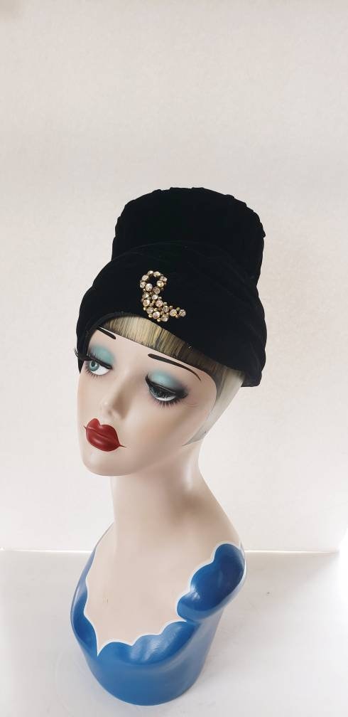 1950s Black Velvet Toque Hat Rhinestone Brooch / 50s Midcentury Modern Tall Evening Party Dressy Cocktail Hat / Desi