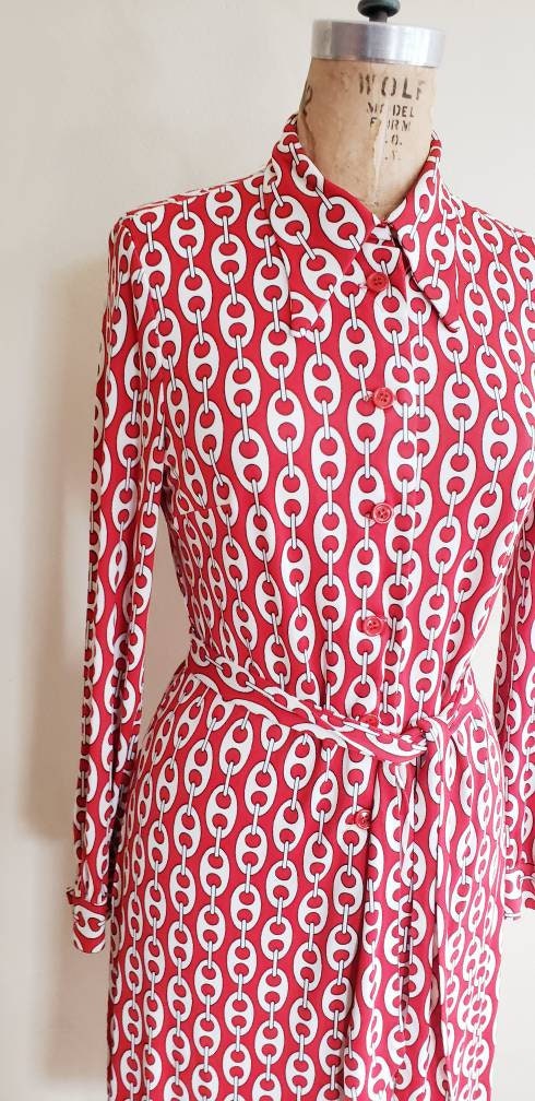 1970s Red White Graphic Print Long Sleeved Dress / 70s Shirtdress with White Chain Polkadot Pattern Jersey / Med / Atia