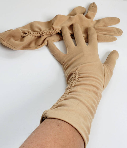 1950s Beige Gloves Ruched Elastic Design / 50s Three Quarters Length Day Gloves Light Tan / Jacqui