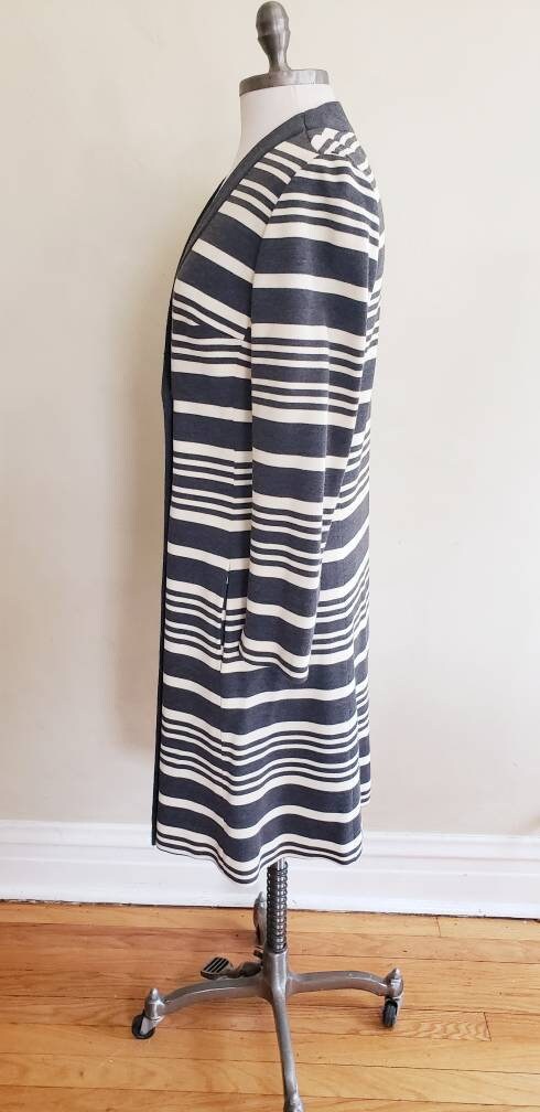 1960s Mod Day Dress Gray White Stripe Domani Knits / 60s Long Sleeved Dress V Neck Wrap Style Wool / M or L / Vagues