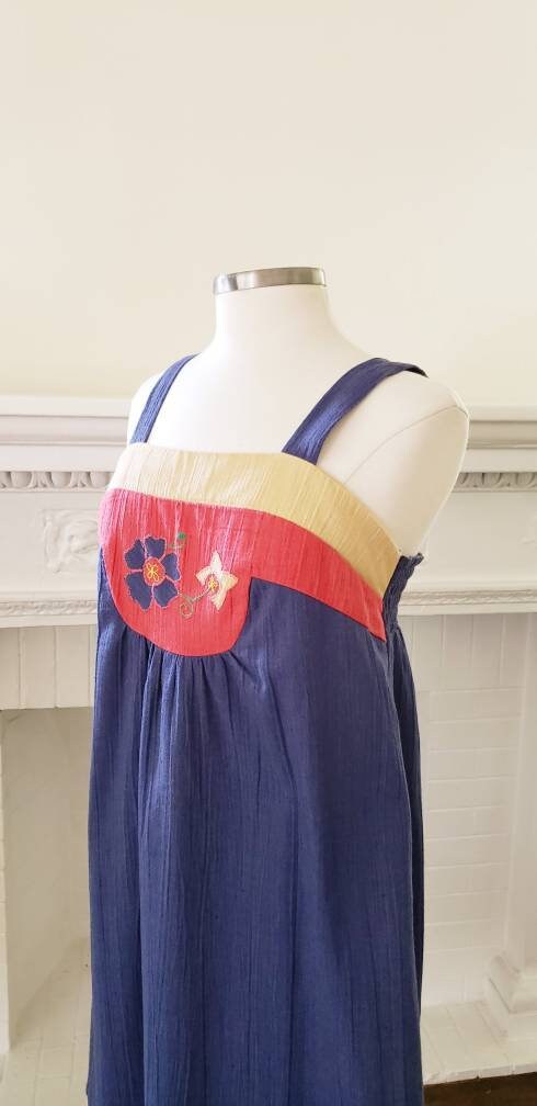 1970s Hippie Sundress in Navy Blue w/ Floral Embroidery / 70s Sleeveless A Line Summer Dress Smock Style Cottagecore Prairie/ M / Byra