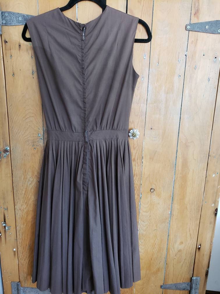 1950s Brown Cotton Midi Length Sun Dress / 50s Sleeveless Dress Full Pleated Skirt / M / Avalon