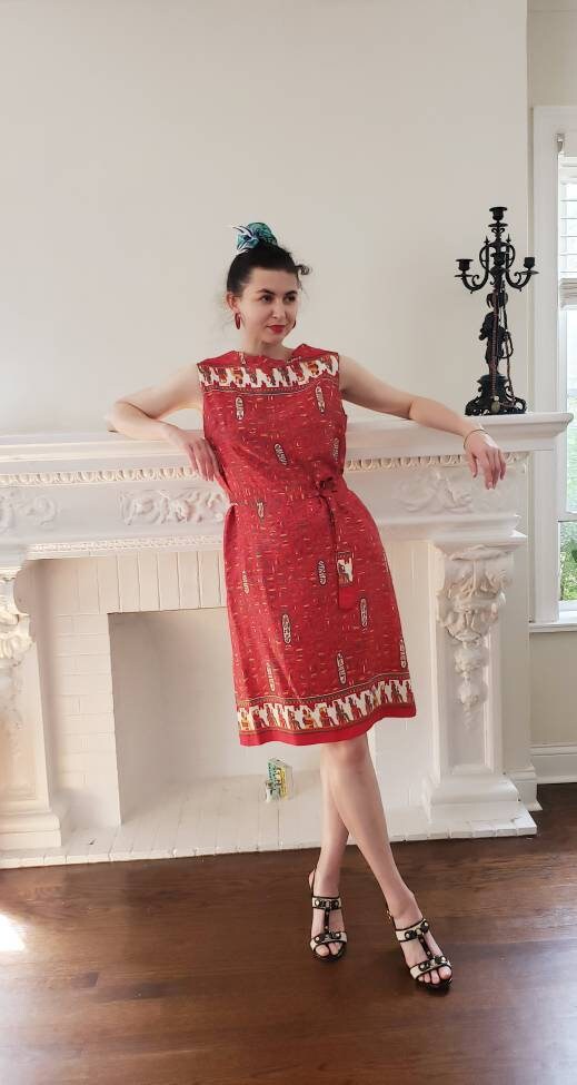 60s Silkprint Summer Dress Ancient Egypt Print Hieroglyphics / Sleeveless Shift Dress Red Multicolored Pattern Sash Tie Belt / L Bastet