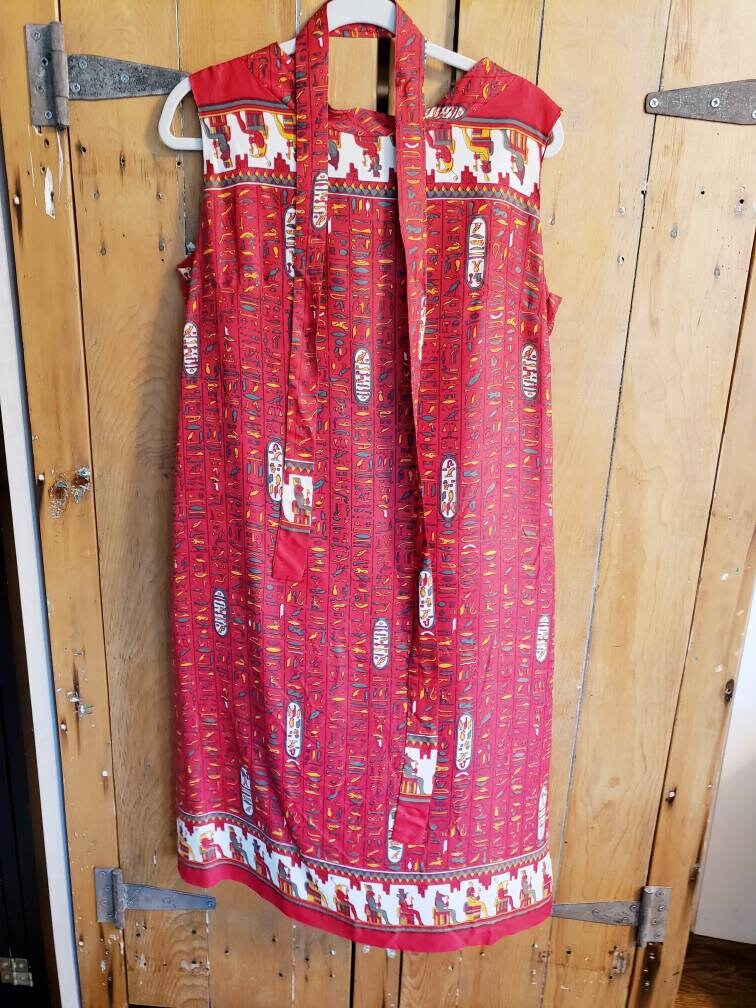 60s Silkprint Summer Dress Ancient Egypt Print Hieroglyphics / Sleeveless Shift Dress Red Multicolored Pattern Sash Tie Belt / L Bastet